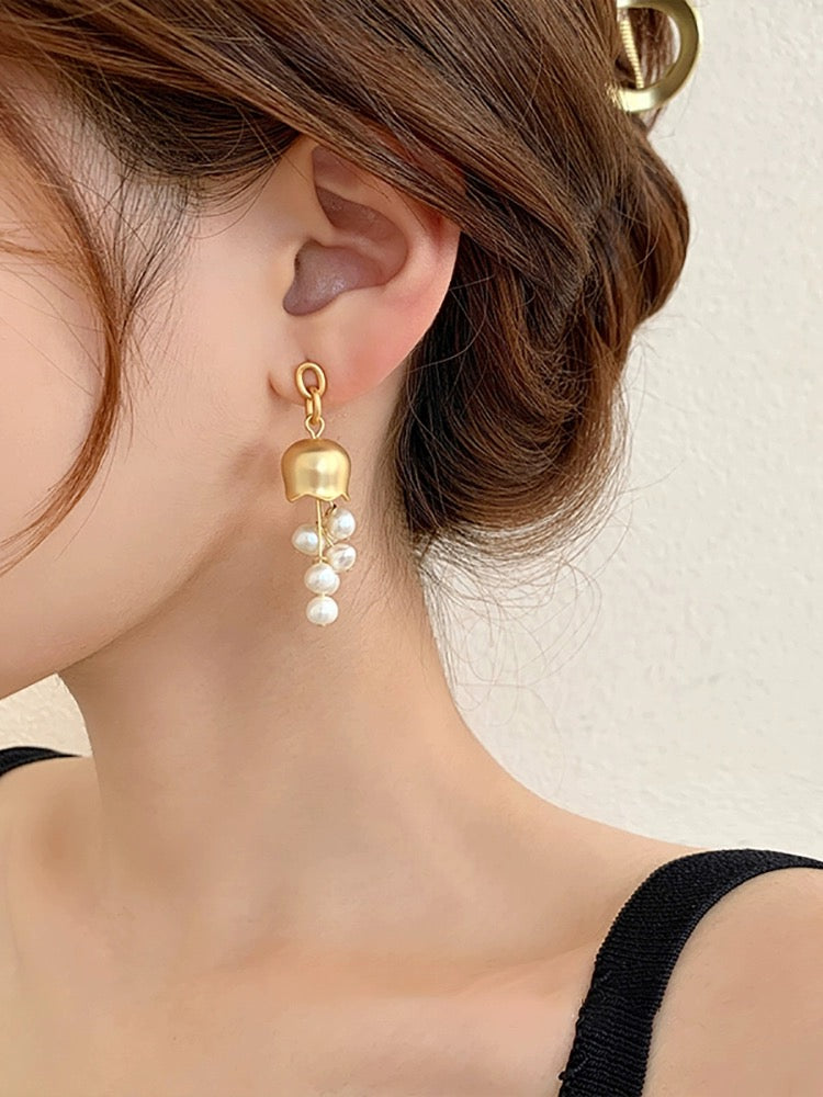 Gold plated brass S925 Silver needle bract pearl earrings